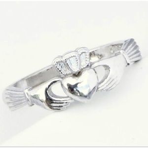 Beautiful Dainty Silver 925 Claddagh Irish Wedding Ring.NWOT